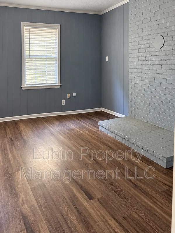 3 bed, 2.0 bath, 1100 sqft, $1,200 — Photo 3