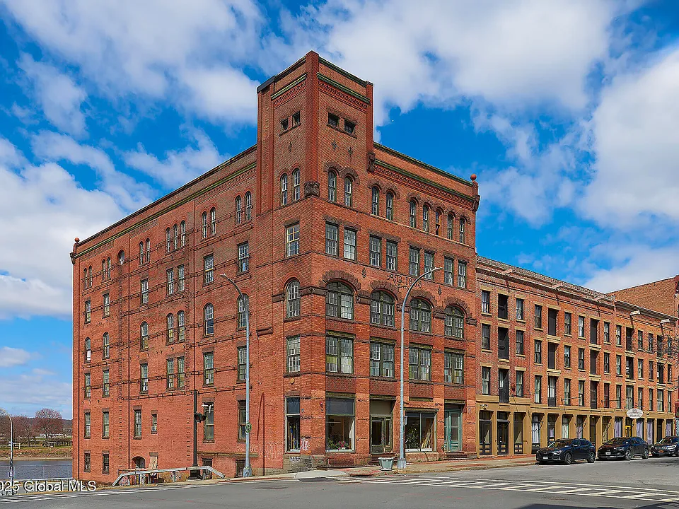 155 River St #3A