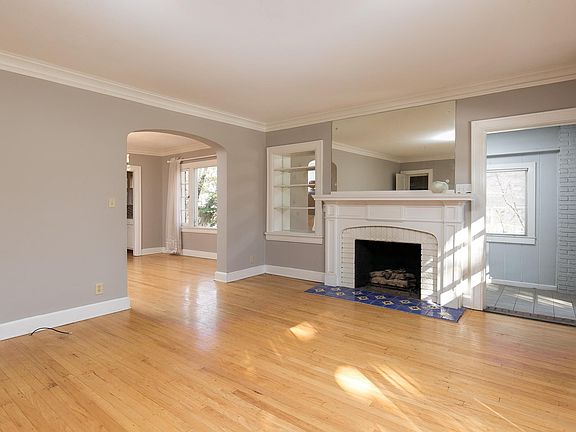 4th image of 1108 Ward Pkwy #1
