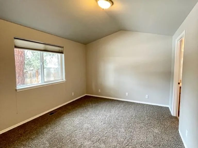 1157 SW Silver Lake Blvd — Photo 10