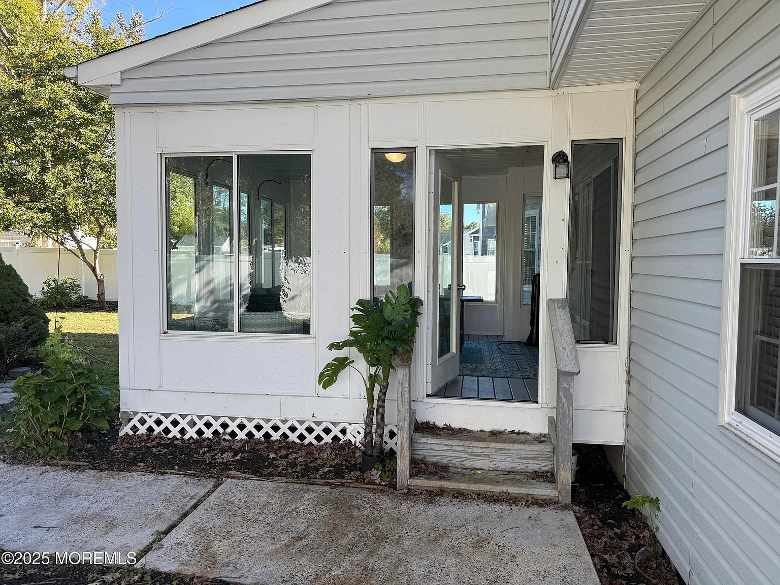 4 bed, 2.5 bath, 2221 sqft, $3,200 — Photo 4