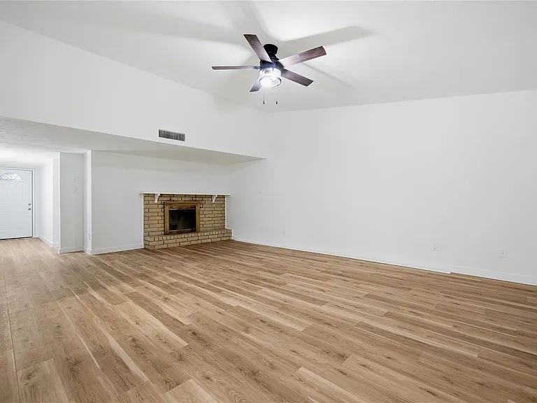 2126 Quail Valley East Dr — Photo 14