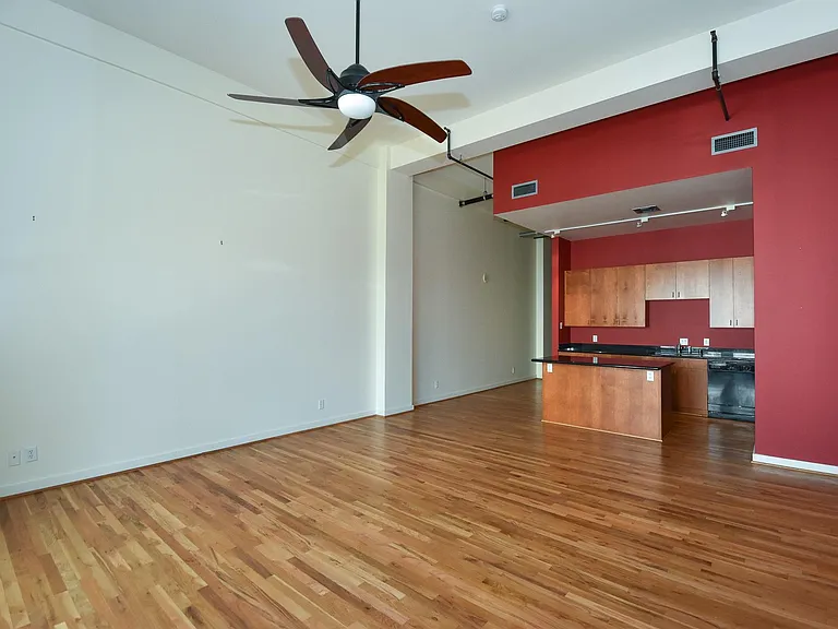 915 Franklin St #2H — Photo 4