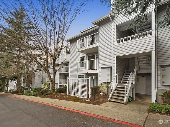2nd image of 4106 Factoria Boulevard SE #C212