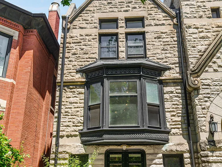 532 W Fullerton Pkwy — Photo 1