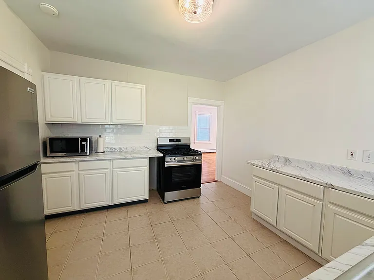 204 Woodbine St #1 — Photo 15
