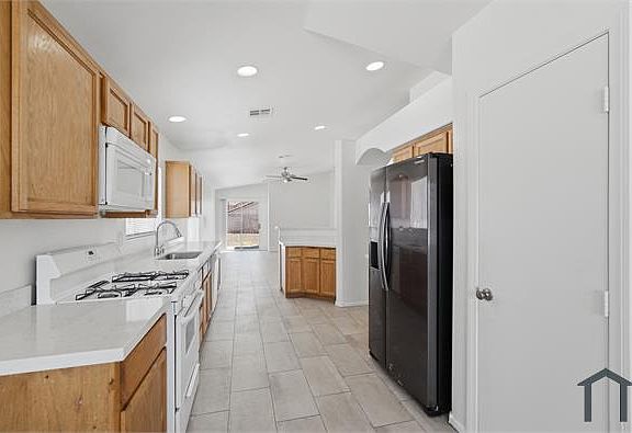 3rd image of 4910 Glowing Garnet St