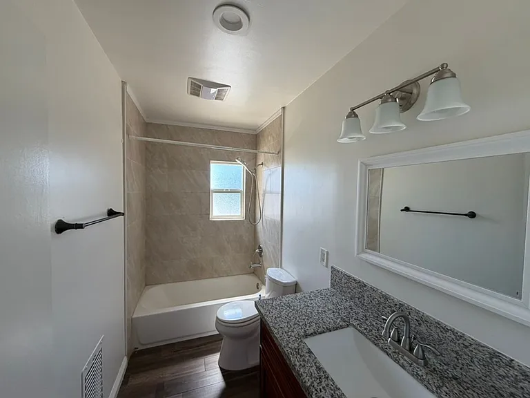 512 La Serena Dr — Photo 9