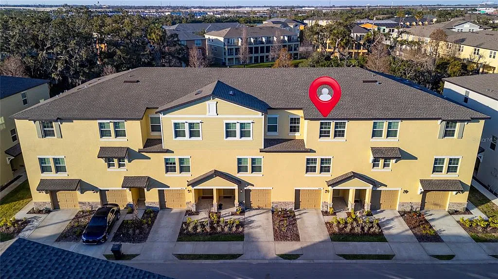 4 bed, 3.0 bath, 2077 sqft, $5,200 — Photo 1