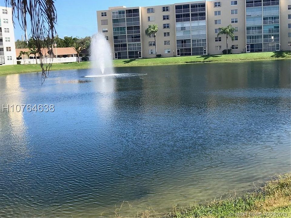 2nd image of 301 SE 3rd St APT 403