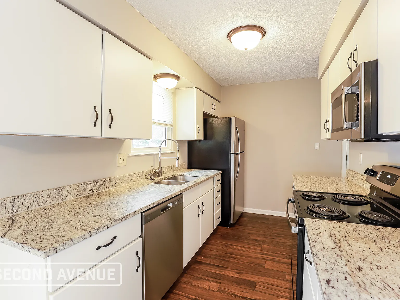 3 bed, 2.0 bath, 1573 sqft, $1,950 — Photo 3