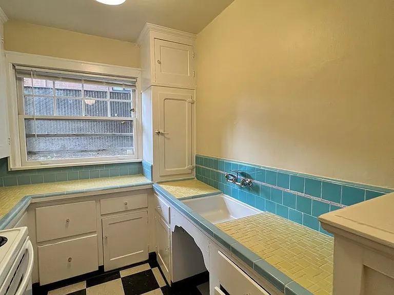 Flanders Apartments — Photo 61