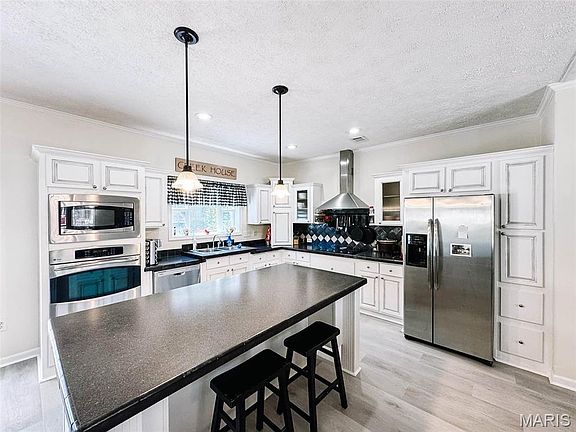 3rd image of 44513 Willow Ln