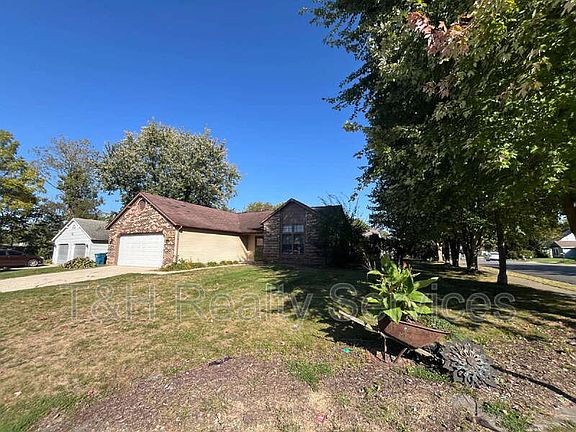 2nd image of 5925 Dunmore Dr