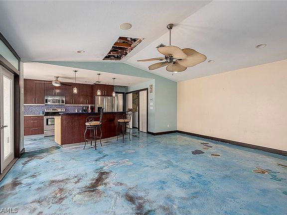 3rd image of 1420/1422 SE 8th Ave