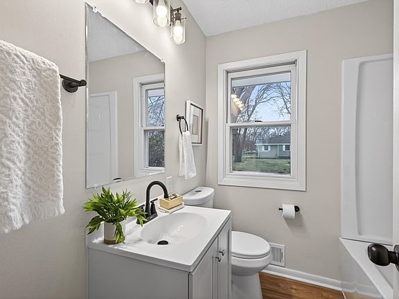 5th image of 10401 Terrace Rd NE