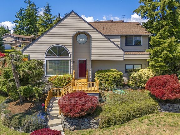 3rd image of 3602 Nassau Ave NE