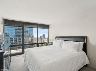 221 N Columbus Dr #ID1225927P, Chicago, IL 60601