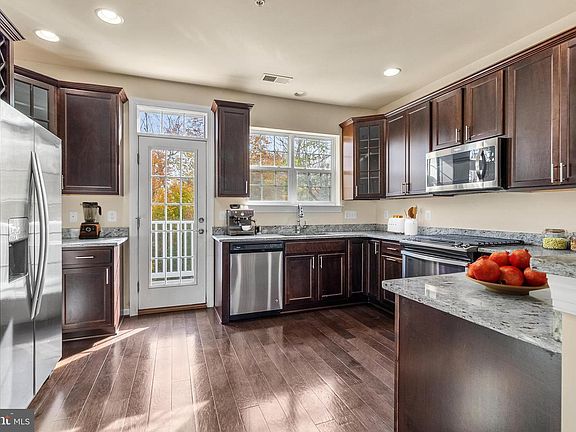 3rd image of 7394 Riding Meadow Way