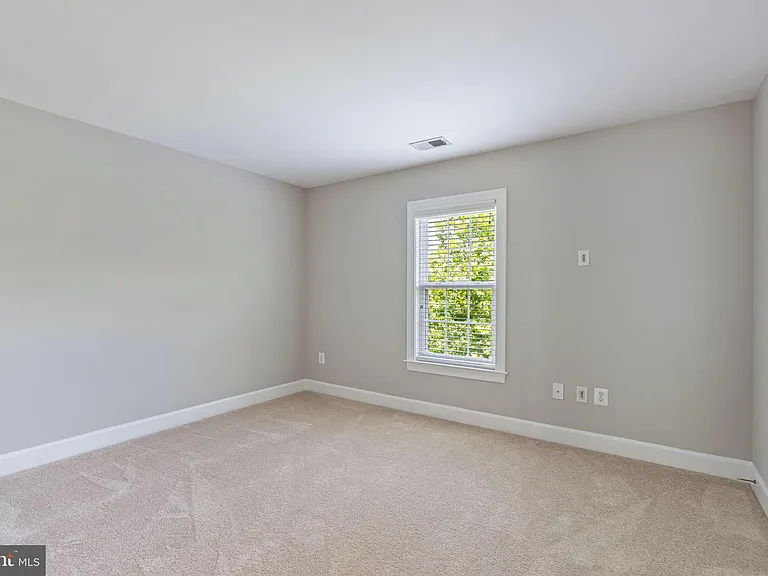 15436 Symondsbury Way — Photo 38