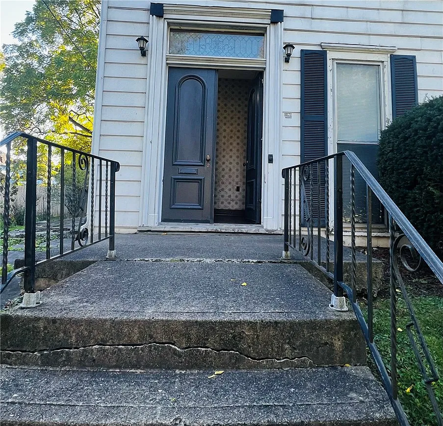 1 bed, 1.0 bath, 3704 sqft, $975 — Photo 1