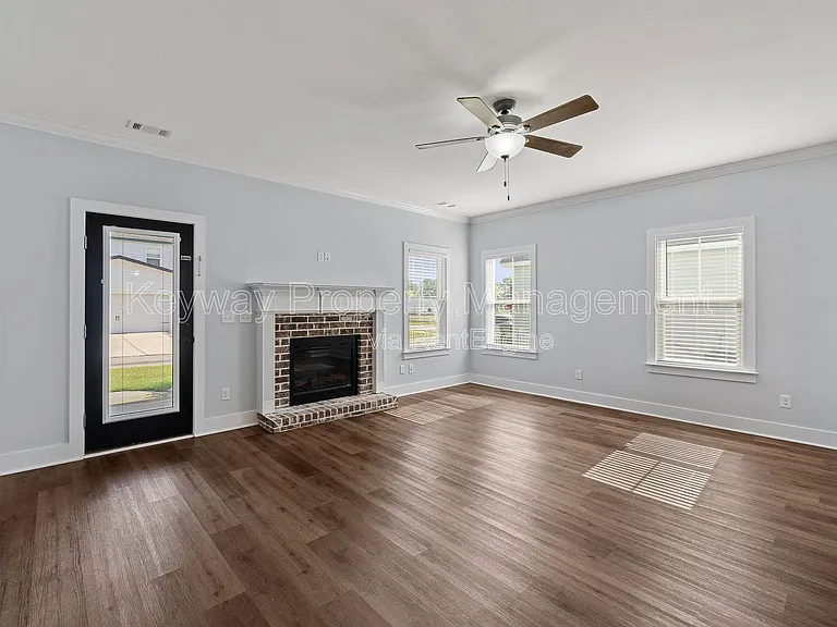 2217 Laurens St — Photo 9