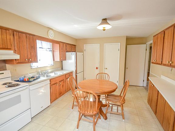 5th image of 989 Jonquil Ln