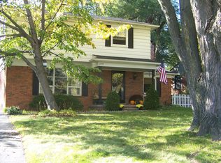 2434 Bratton Ave, Bloomfield Hills, MI 48302