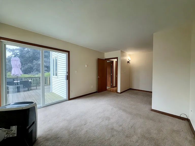 15 Burghardt St — Photo 7