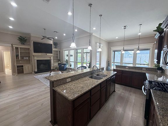 5th image of 1023 N Worthington Dr