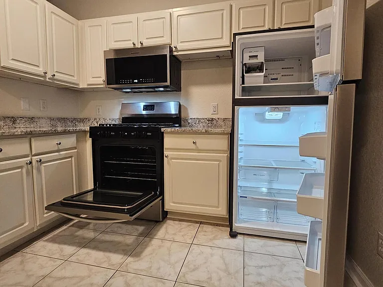 13810 Sutton Park Dr #1425 — Photo 5