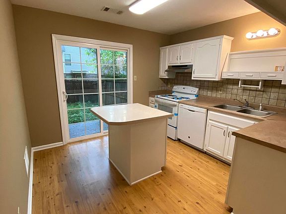4th image of 1560 Joy Blvd