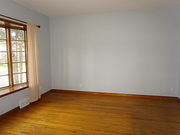4th image of 2541 N Pierce St