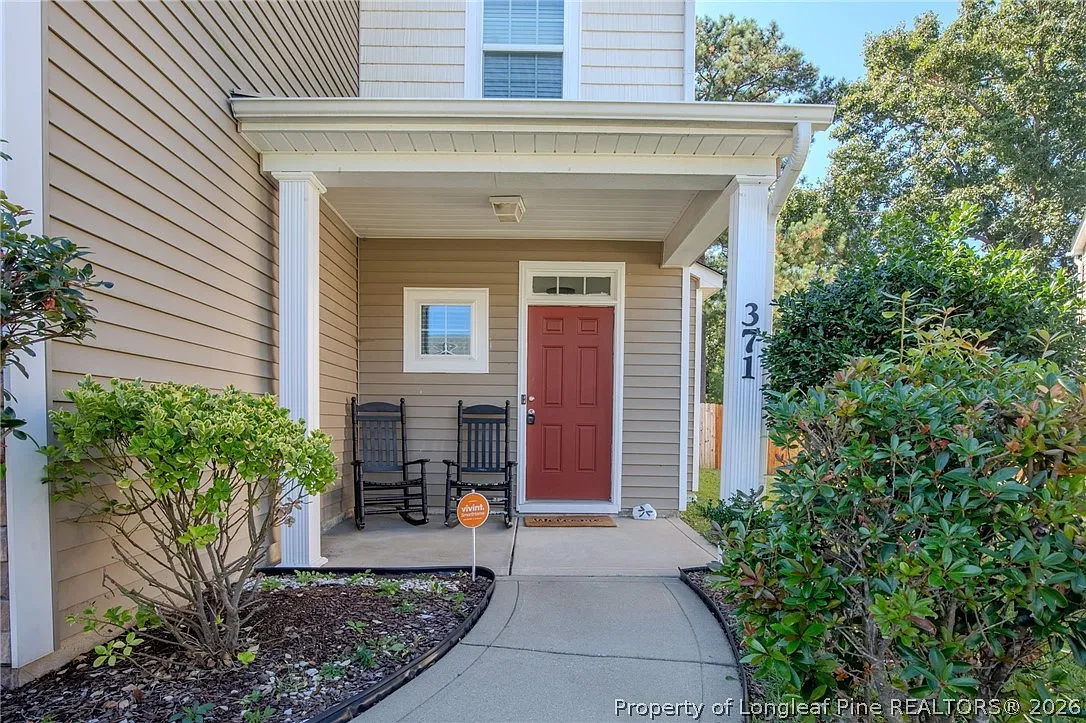 4 bed, 2.5 bath, 2115 sqft, $2,300 — Photo 3