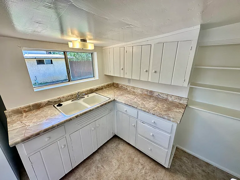 1137 Chestnut St — Photo 4
