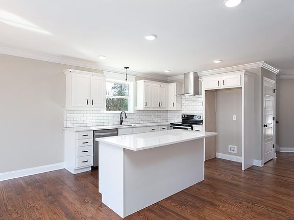 3rd image of 3078 Brookmore Trl NW