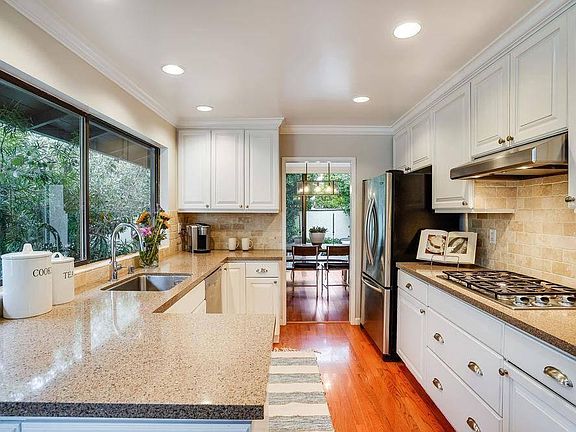 5th image of 2421 Sharon Oaks Dr