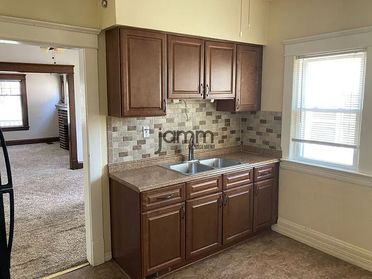 1285 W 105th St #1285 W 105TH ST LOWE — Photo 15