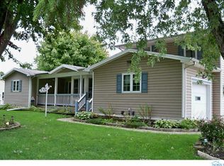 104 N Fargo St, Oregon, OH 43616