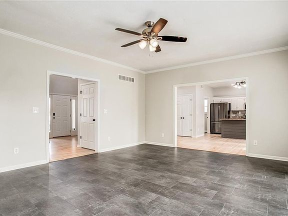 5th image of 1021 SW 13th Ter