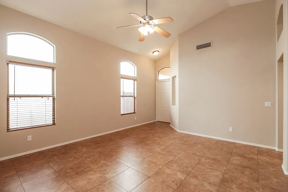3 bed, 2.0 bath, 1310 sqft, $2,005 — Photo 4