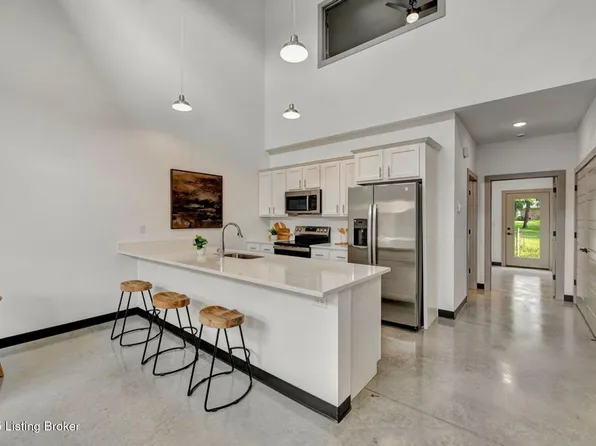 612 Burnett Ridge Rd, Louisville, KY 40243