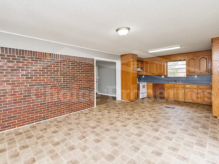 236 Clifton St — Photo 12