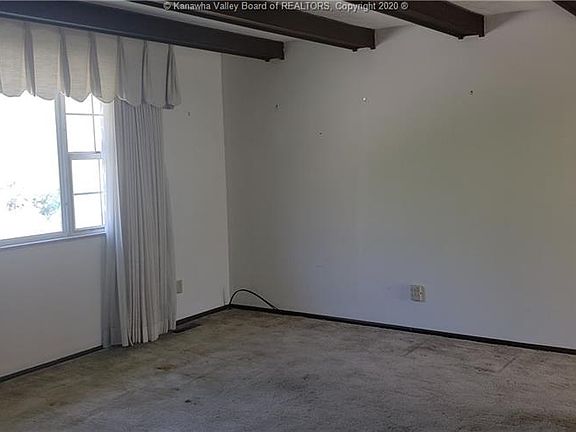 3rd image of 2043 Oakridge Dr