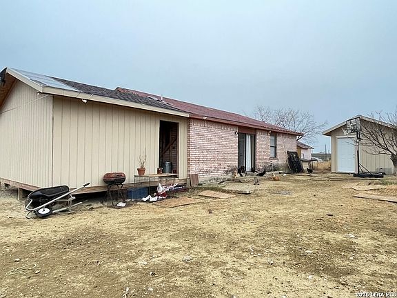 3rd image of 822 Ranchitos Road