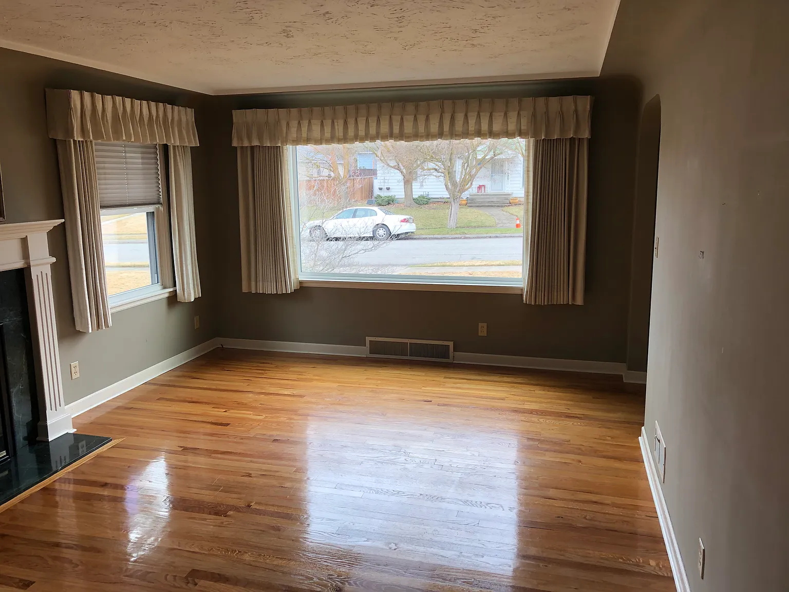 3 bed, 2448 sqft, $2,250 — Photo 3