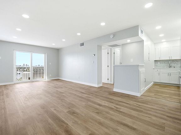 5th image of 200 S Birch Road #906