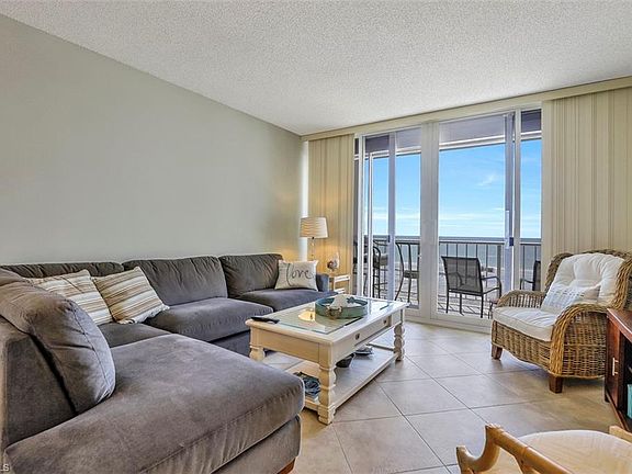 3rd image of 140 Seaview Ct APT 801N