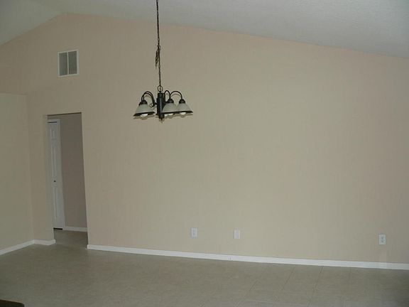 4th image of 1229 SW Aragon Ave