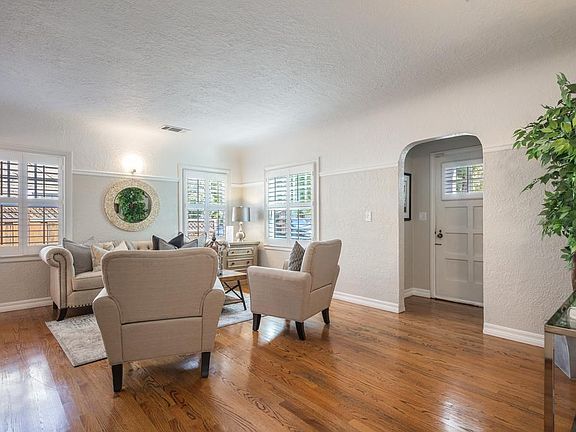 4th image of 2221 Coastland Ave